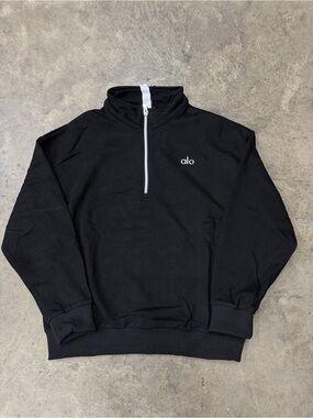ALO Yoga Men’s Black Half-Zip Pullover Sweatshirt with White Zip